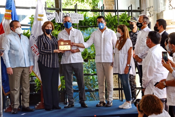 Presidente Abinader entrega las llaves del Museo de las Atarazanas Reales al Ministerio de Cultura