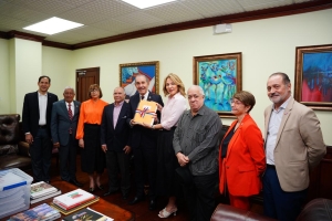 Ministra Germ&aacute;n entrega al MESCYT documentaci&oacute;n para la creaci&oacute;n de la Universidad de la Cultura y las Artes