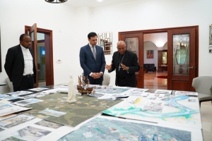 Ministro Salcedo se re&uacute;ne con el obispo de la di&oacute;cesis Stella Maris para conocer proyecto de rescate del Faro a Col&oacute;n