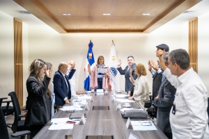 Ministra de Cultura juramenta miembros de la comisi&oacute;n organizadora de la XXX Bienal de Artes Visuales 2023