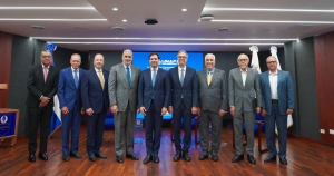 El personal docente, administrativo y estudiantil de la Universidad APEC participa en panel &ldquo;El Poder de las Buenas Palabras&rdquo;