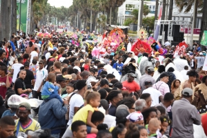 El Desfile Nacional del Carnaval 2020 se celebr&oacute; con gran participaci&oacute;n de comparsas y masiva asistencia de p&uacute;blico