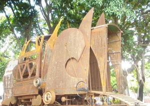 Obra de arte El Maquinotr&oacute;n de Soucy Pellerano ser&aacute; restaurada en la misma Plaza de la Cultura