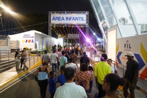 La Feria del Libro convierte la Plaza de la Cultura en un vibrante foco literario y art&iacute;stico