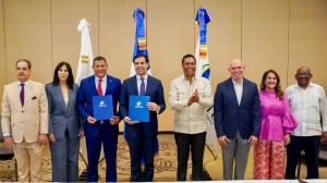 Roberto &Aacute;ngel Salcedo firma acuerdo con Fedomu para promover la cultura en los municipios