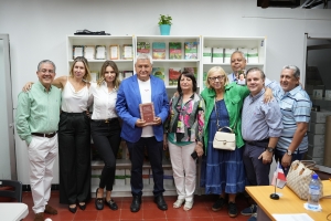 Editora Nacional entrega ejemplares de la edici&oacute;n especial del libro &ldquo;Luz desde el dolor y la esperanza&rdquo; a su autor, Hristo Slavov