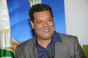 La Feria Internacional del Libro 2019 dedica este martes al poeta Nan Chevalier