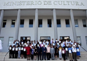 La escuela ABRSM de Inglaterra certifica estudios de j&oacute;venes m&uacute;sicos dominicanos