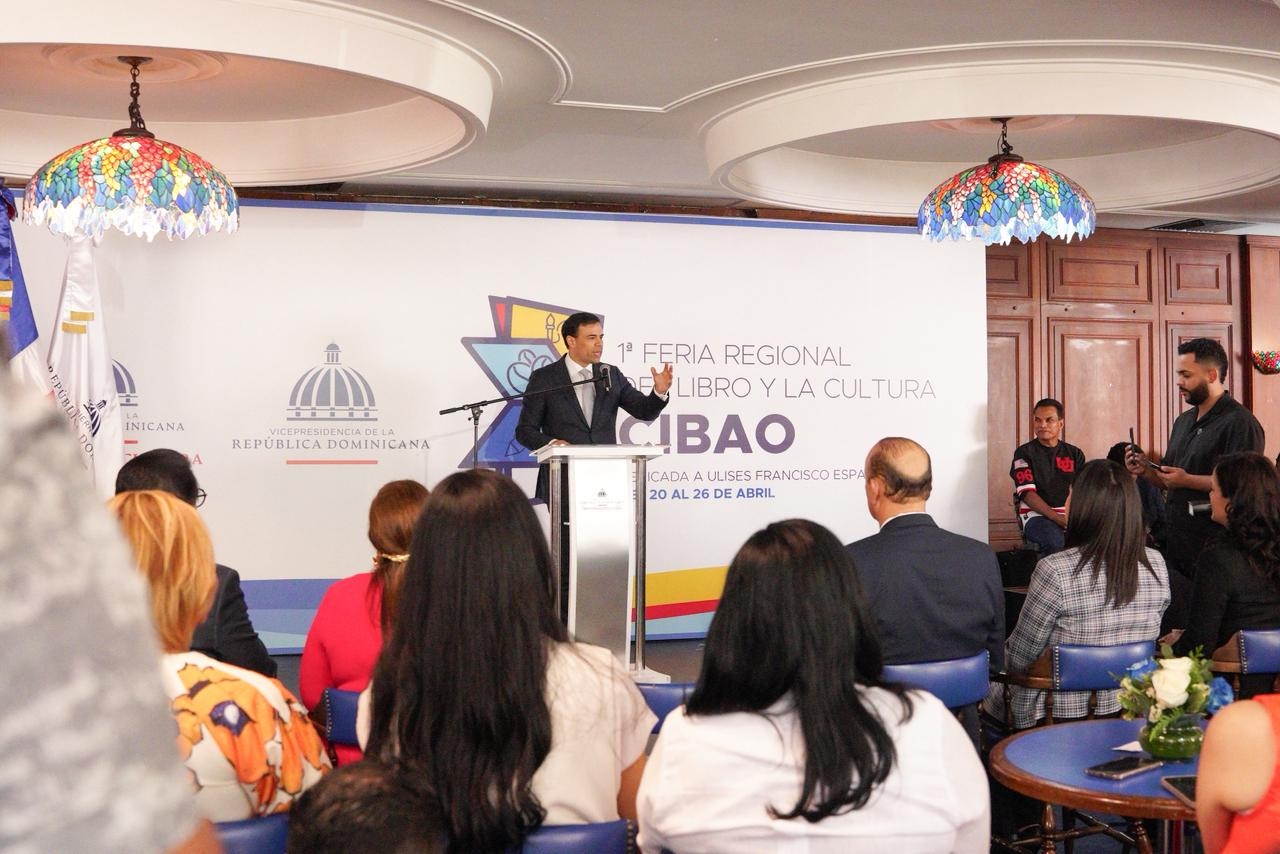 Roberto Ángel anuncia la celebración de la primera Feria Regional del Libro y la Cultura Cibao del 20 al 26 de abril