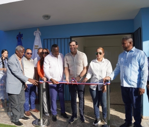 Roberto &Aacute;ngel Salcedo entrega la Casa de la Cultura La Caleta