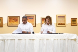 MINC e INPOSDOM firman acuerdo de colaboraci&oacute;n para manejo de paqueter&iacute;a de Cultura