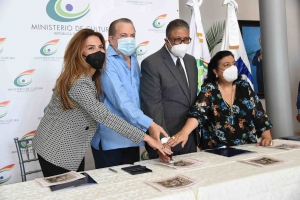 Ministerio de Cultura, alcald&iacute;a del Distrito Nacional e INPOSDOM ponen a circular sellos y textos sobre fundaci&oacute;n de Santo Domingo