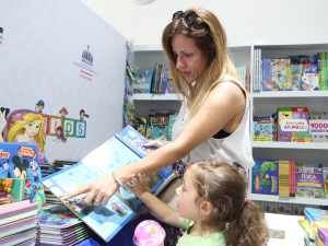 Viernes de experiencias literarias y art&iacute;sticas en la Feria del Libro 2024