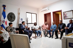 Roberto &Aacute;ngel ofrece apoyo del Ministerio de Cultura a los artesanos de El Seibo