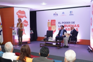 Roberto &Aacute;ngel Salcedo encabeza la uni&oacute;n entre diplomacia y literatura en la Feria del Libro