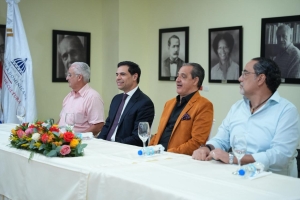 Ministro de Cultura realiza &ldquo;Encuentro Regional de Carnaval Gran Santo Domingo&rdquo;