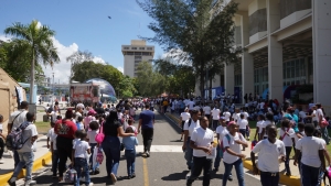 Multitudinaria presencia estudiantil confirma el &eacute;xito de la Feria del Libro 2025