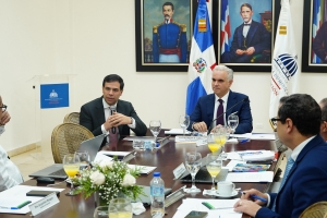 Roberto &Aacute;ngel presenta El Poder de las Buenas Palabras ante Consejo Nacional de Educaci&oacute;n