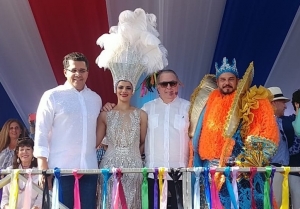 Desborde de colorido y entusiasmo en el Desfile Nacional de Carnaval celebrado este domingo