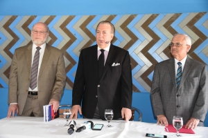 El ministro de Cultura, Eduardo Selman, lamenta la muerte de Ram&oacute;n (Monchy) Rodr&iacute;guez