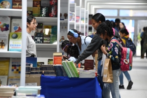La Feria del Libro inicia la semana con una programaci&oacute;n que celebra la literatura y el arte
