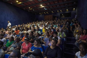 Escritores destacan organizaci&oacute;n e inter&eacute;s de los lectores en la Feria del Libro
