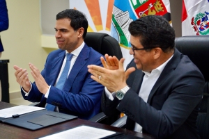 Roberto &Aacute;ngel Salcedo y Dio Astacio firman acuerdo para abrir Escuela de m&uacute;sica de Bellas Artes en Santo Domingo Este