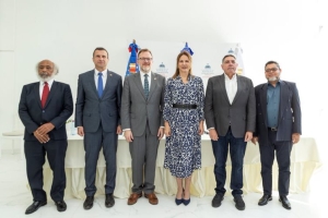 Cultura recibe de la Embajada de los Estados Unidos 21 piezas ta&iacute;nas incautadas por el FBI