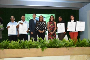 Reconocen instituciones y personalidades de la regi&oacute;n este en Feria del Libro y la Cultura Monte Plata