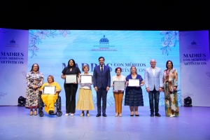 Reconocimiento a madres en el &aacute;mbito cultural