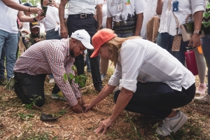 Colaboradores de Cultura participan en jornada de reforestaci&oacute;n en Cotu&iacute;