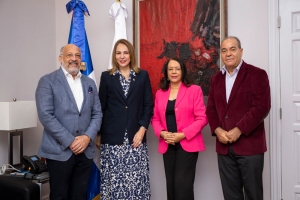 Ministra de Cultura se re&uacute;ne con directivos de la Uni&oacute;n de Escritores Dominicanos