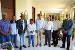 Ministro de Cultura atiende las demandas de Barahona, Cabral, Licey al Medio y Navarrete