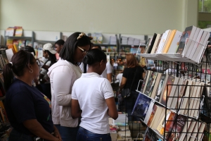 Estudiantes y j&oacute;venes escritores se benefician en la FILSD 2018 con el programa Bono Cultura