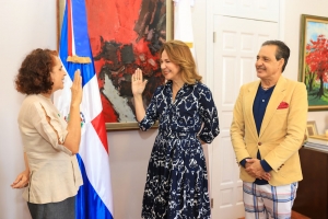 Ministra de Cultura juramenta a &Aacute;ngela Hern&aacute;ndez en la Direcci&oacute;n General del Libro y la Lectura