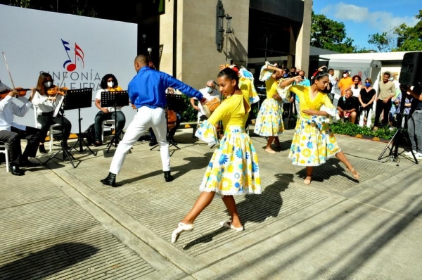 &ldquo;Sinfon&iacute;a Callejera&rdquo; llena de m&uacute;sica, danza y alegr&iacute;a el sector de Piantini, Parque Duarte y el Parque Col&oacute;n