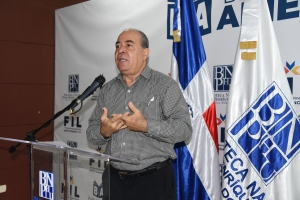 Avelino Stanley Rond&oacute;n analiza los or&iacute;genes de la literatura infantil y juvenil dominicana en la Feria del Libro