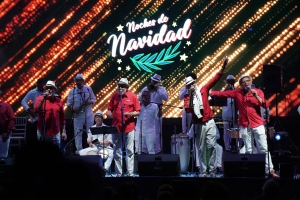 Grupos Maniel y Bony&eacute; pusieron a bailar a cientos de personas en  &lsquo;Noches de Navidad&rsquo;