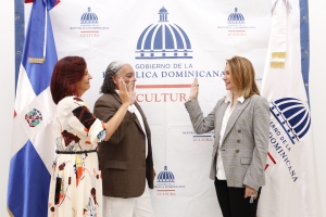 Ministra de Cultura juramenta Rafelito Mirabal y a Chiqui Checo en sus nuevos cargos