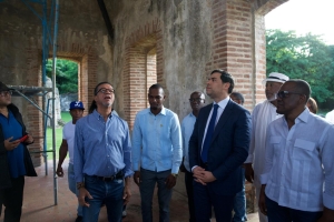 Roberto &Aacute;ngel Salcedo supervisa la revitalizaci&oacute;n patrimonial del antiguo ingenio de Nigua