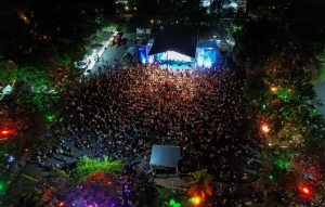 &Eacute;xito de asistencia a 'Noches de Navidad' en la Plaza de la Cultura durante su primer fin de semana