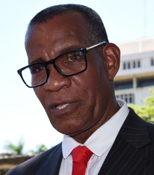 Apolinar de Le&oacute;n Medrano pide a la juventud que aproveche el tiempo en la literatura