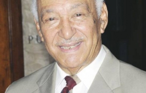 El ministro de Cultura expresa su pesar por la muerte del maestro Papa Molina