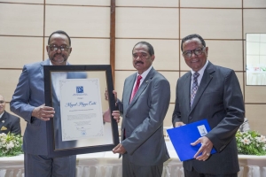 Miguel Phipps Cueto recibe el Premio Biblioteca Nacional de Literatura Infantil 2023