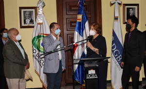 Ministra de Cultura juramenta nuevo director de Bellas Artes