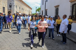 Ofertas de libros y programa literario atrajeron a numeroso p&uacute;blico en el quinto d&iacute;a de la Feria del Libro