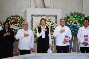 Cultura deposita ofrenda floral en el Altar de la Patria, en ocasi&oacute;n del 180 aniversario de la independencia nacional