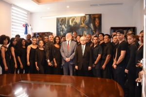 Ministro Verg&eacute;s dispone nivelar los salarios de los integrantes de las compa&ntilde;&iacute;as art&iacute;sticas del MINC