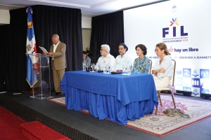 Tres laureados escritores en el reflexivo coloquio &lsquo;Identidad, &iquest;jaula o mochila?&rsquo;