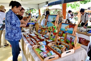 Decenas de artesanos participan en la XlX Feria Nacional de Artesan&iacute;a